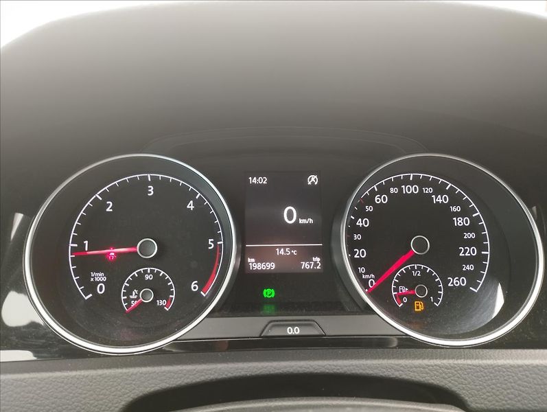Volkswagen Golf 2,0 TDi 110KW R-Line - fotka 11 z 17