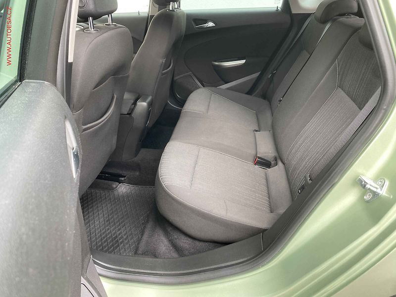 Opel Astra (2011) 1.6i, AC, xenon, navi - fotka 10 z 19