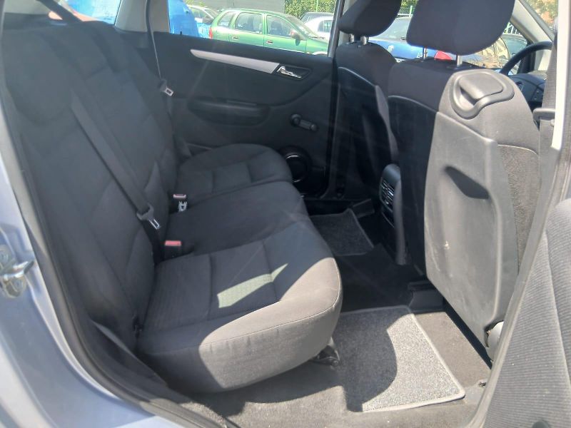Mercedes-Benz Třídy B 170i, nová STK, celoroční pneu - fotka 30 z 36