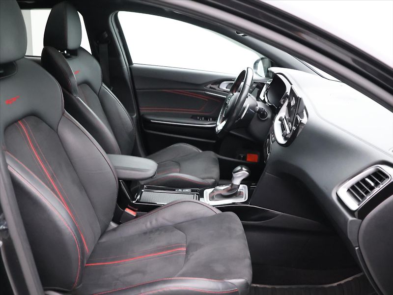 Kia ProCeed GT 1,6 T-GDI 150kW DCT CZ - fotka 12 z 34