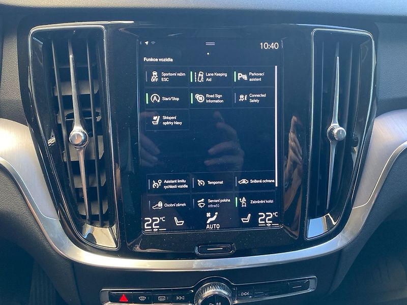 Volvo V60 D3 AWD MOM PRO - fotka 15 z 26