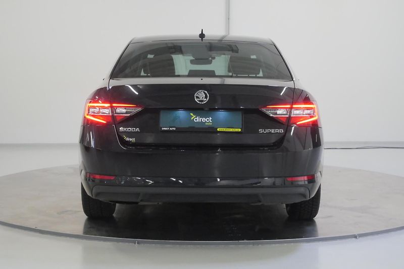 Škoda Superb - fotka 6 z 29