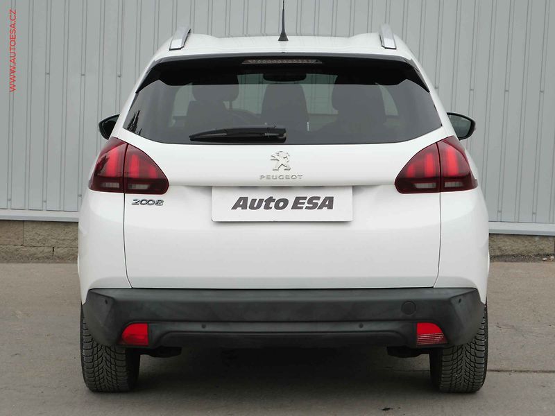 Peugeot 2008 (2018) 1.2PT, AC, park.asist - fotka 5 z 21