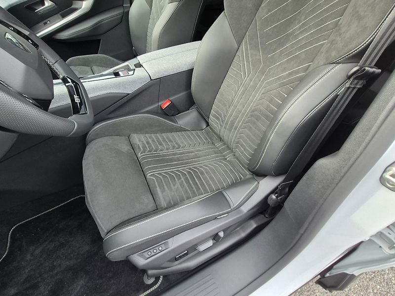 Peugeot 3008 (2026) GT Hybrid 145 e-DCS6  - fotka 15 z 21