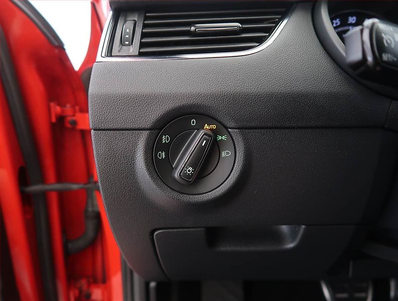 Škoda Octavia (2016) 2.0 TDI, Automat, Kůže, Navi - fotka 24 z 26