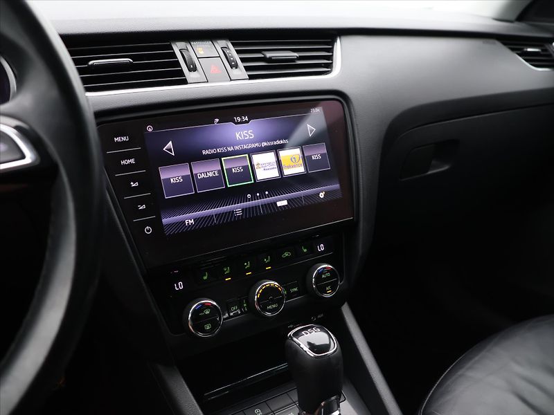 Škoda Octavia 1,6 TDI DSG Style+ LED Kůže - fotka 14 z 24
