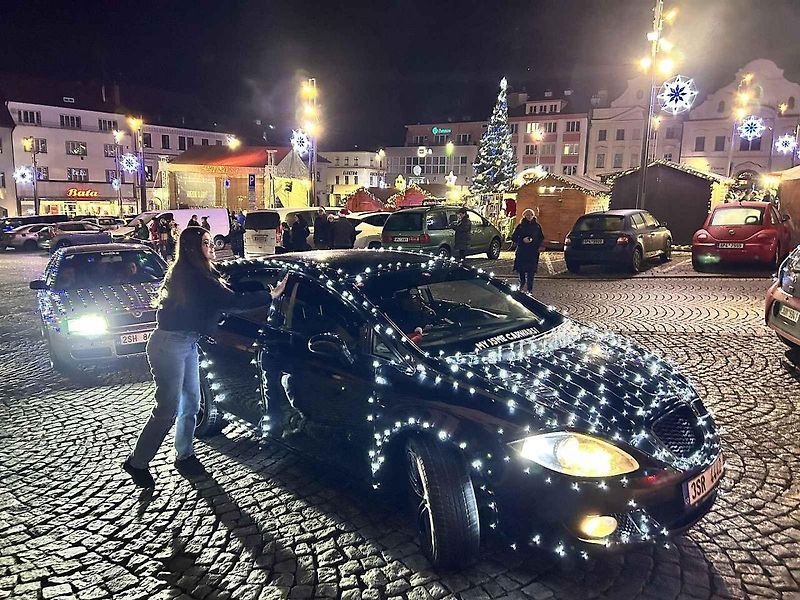 Vánoční spanilá jízda v Klatovech.