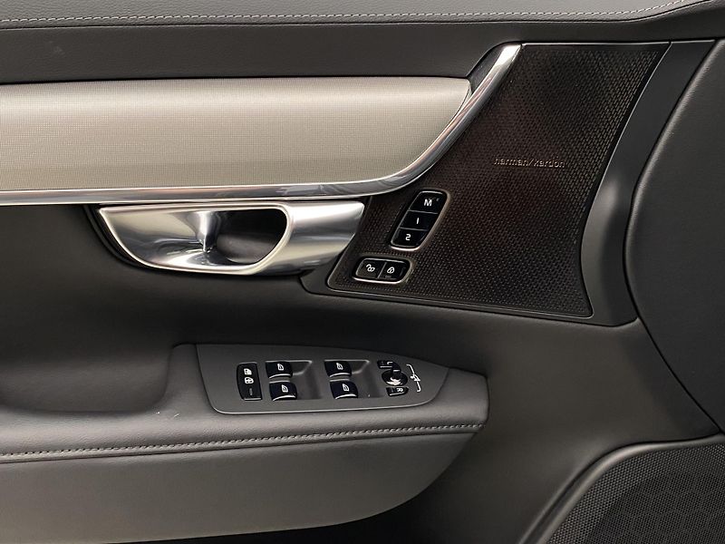 Volvo V90 T8 AWD RECHARGE DARK PLUS AUT - fotka 28 z 65