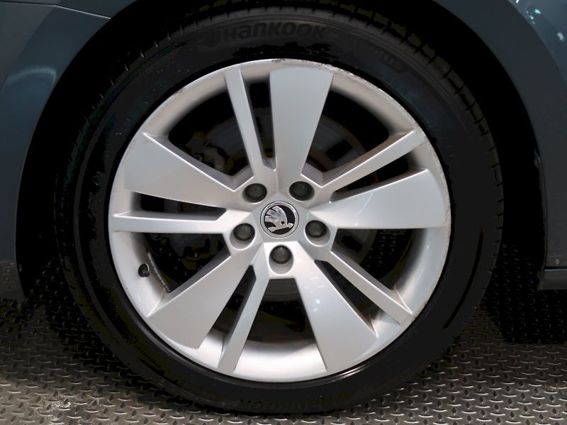 Škoda Superb (2019) STYLE 2.0TDI 140KW 4x4 DSG LED - fotka 12 z 47
