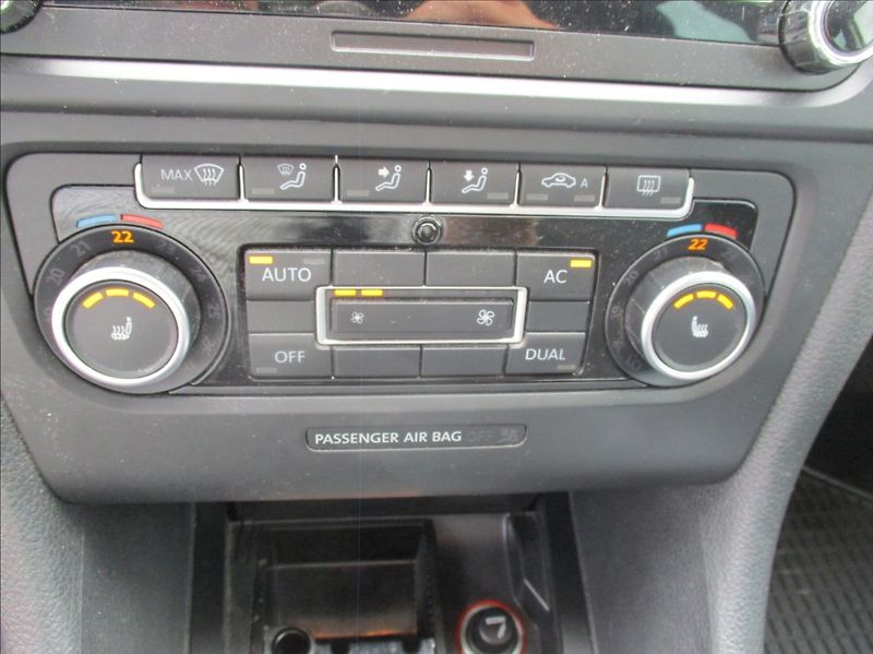 Volkswagen Golf 1,4 TSI, digi klima, servis, - fotka 17 z 28