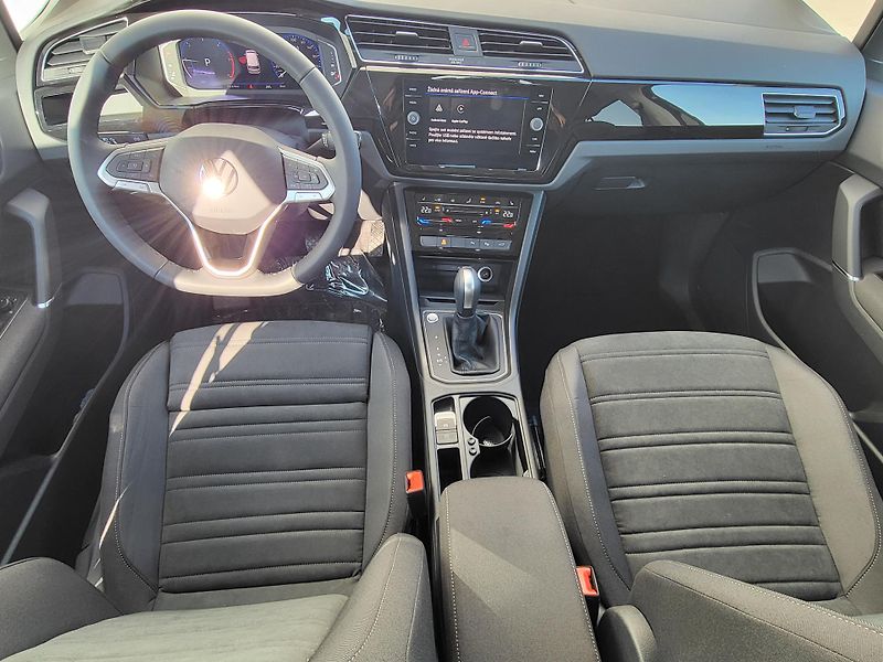 Volkswagen Touran (2026) People 2,0 TDI 110kW - fotka 5 z 28