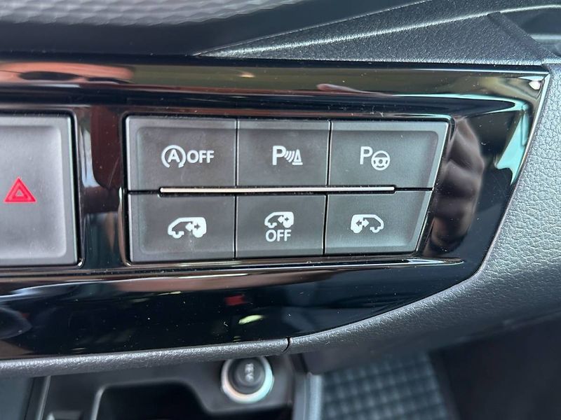 Volkswagen Multivan (2023) 2.0 TDI HIGHLINE 4MOT - fotka 29 z 34