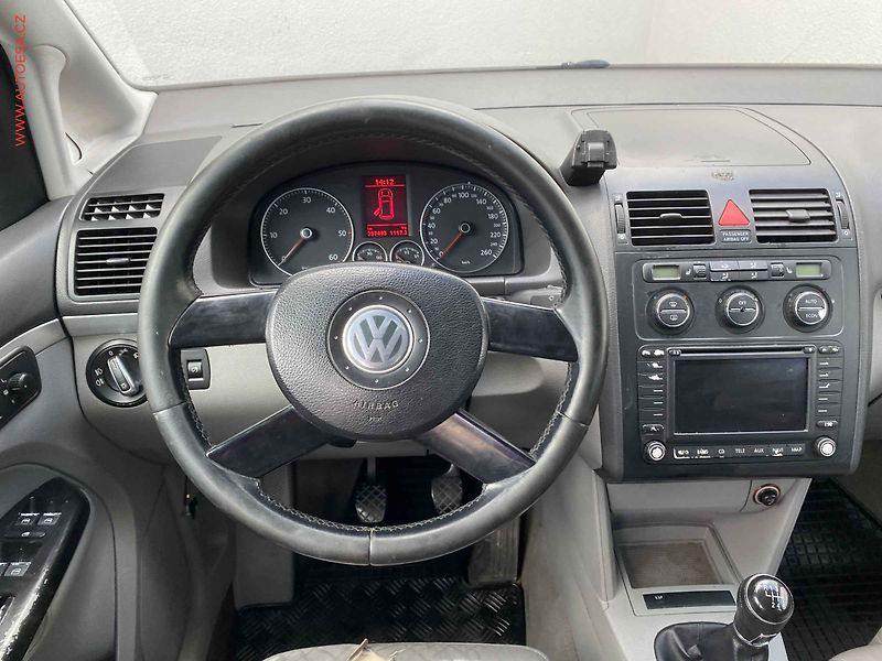 Volkswagen Touran (2004) 2.0TDi, AC, xenon - fotka 11 z 15
