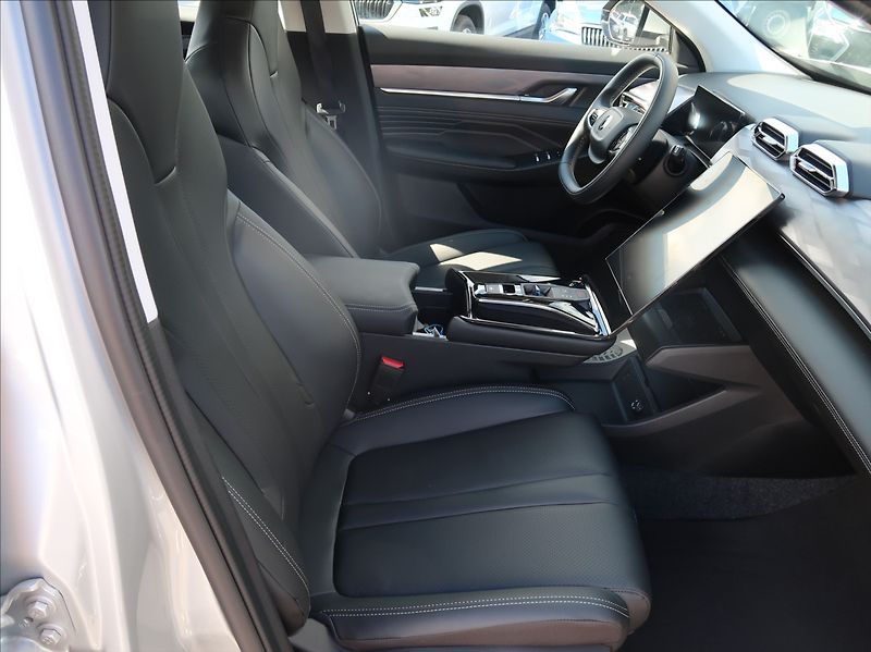 Dongfeng Mage (2026) 1,5 T 145 kW E3 DCT7 - fotka 13 z 27