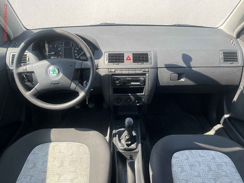 Škoda Fabia (2004) 1.2i, ČR, AC, TZ, výhřev sed - fotka 8 z 13