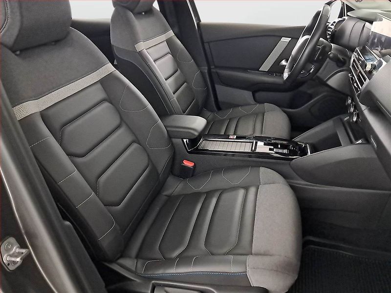 Citroën C4 (2023) 1.2 PureTech - fotka 9 z 18