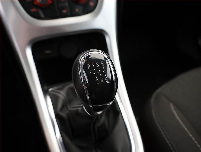 Opel Astra (2011) 1.4 T, Serv.kniha, Tempomat - fotka 11 z 13