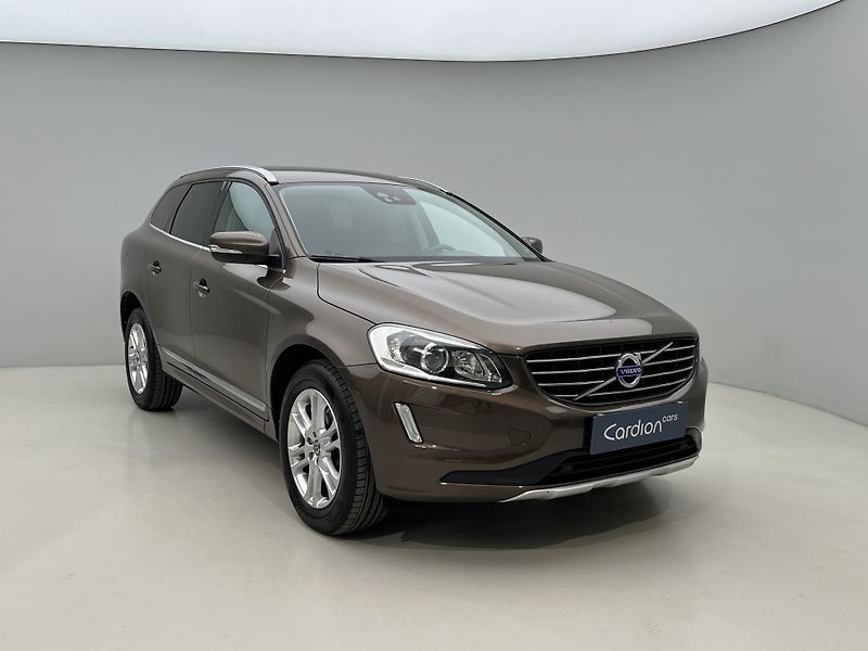 Volvo XC60 D5 AWD SUMMUM AUT CZ - fotka 8 z 38