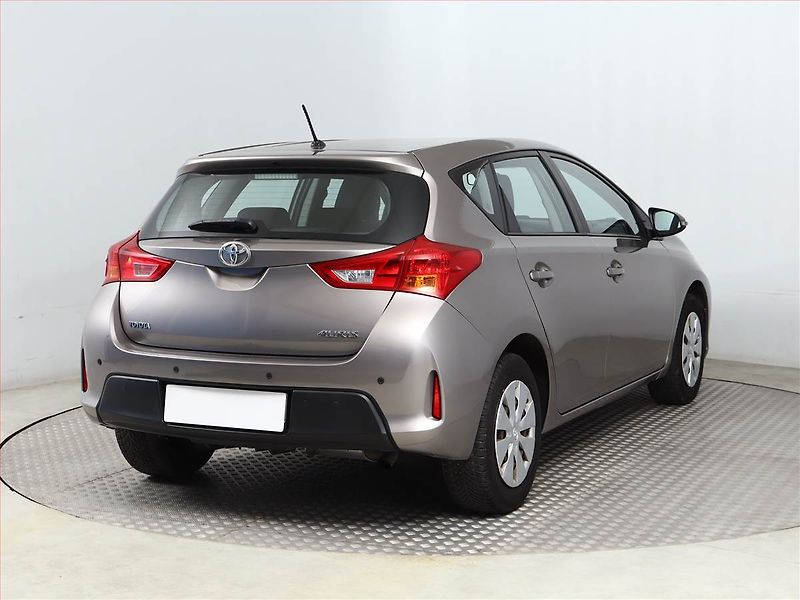 Toyota Auris (2013) 1.6 Valvematic - fotka 5 z 14