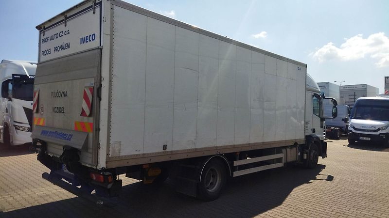 Iveco Eurocargo skříň s hydraulickým čelem - fotka 2 z 12