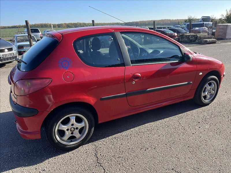 Peugeot 206 1,4 HDi SERVIS VSTŘIKY ROZVODY - fotka 5 z 27