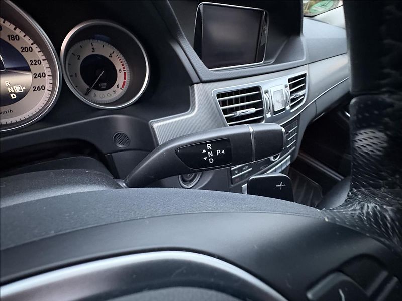 Mercedes-Benz Třídy E 2,2 200CDi 100kW,Led,Navi,Výhř - fotka 8 z 36