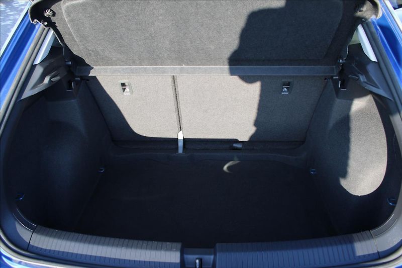 Volkswagen T-Roc 1,6 TDi 85 kW,  servisní kniha - fotka 25 z 27