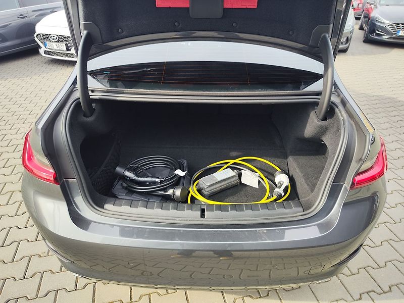 BMW Řada 3 330e 2.0/215kW Sportline PHEV - fotka 10 z 38