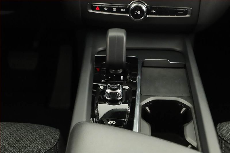 Volvo XC60 (2023) B4 - fotka 15 z 20