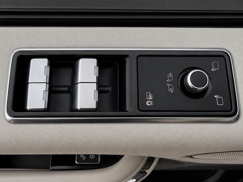 Land Rover Range Rover 4.4 SDV8 VOGUE, PANORAMA, VZDU - fotka 27 z 32