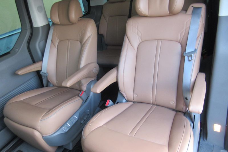 Hyundai Staria 2.2 CRDi 4x4 TAŽNÉ PANORAMA  - fotka 35 z 47