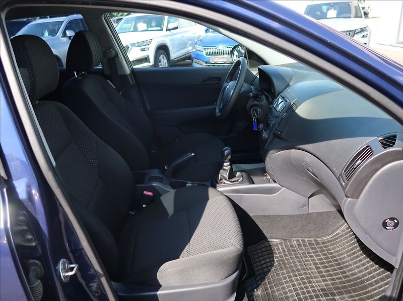 Hyundai i30 1,4 CVVT,80kW,1majČR,Klima - fotka 13 z 22