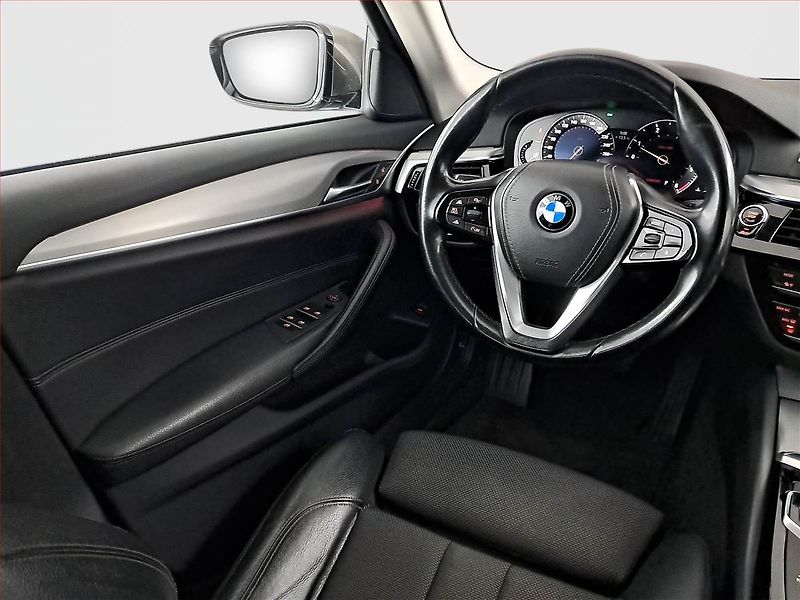 BMW Řada 5 (2017) 520d, Automat, Kůže, Navi - fotka 7 z 26