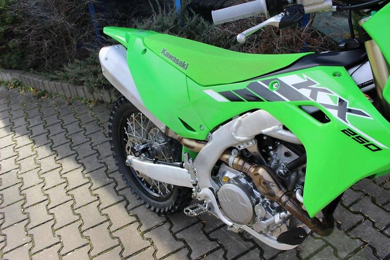 Kawasaki KX 250 F (2025) 2025 15 MTH - fotka 2 z 9