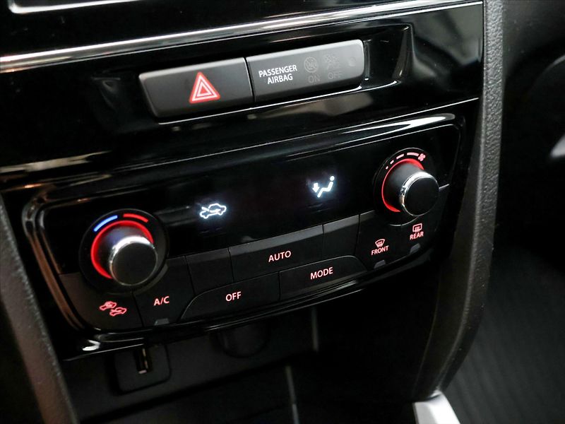 Suzuki Vitara 1.4 BJet AllGrip 103kW 1.Maj - fotka 25 z 36