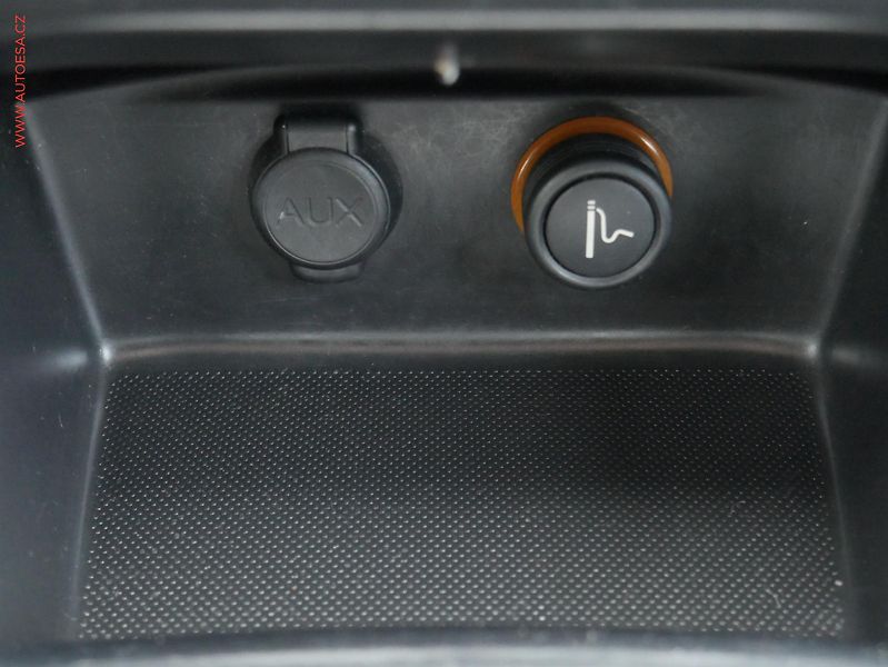 Citroën C4 (2011) 1.6i, ČR, AC, temp, park - fotka 14 z 18