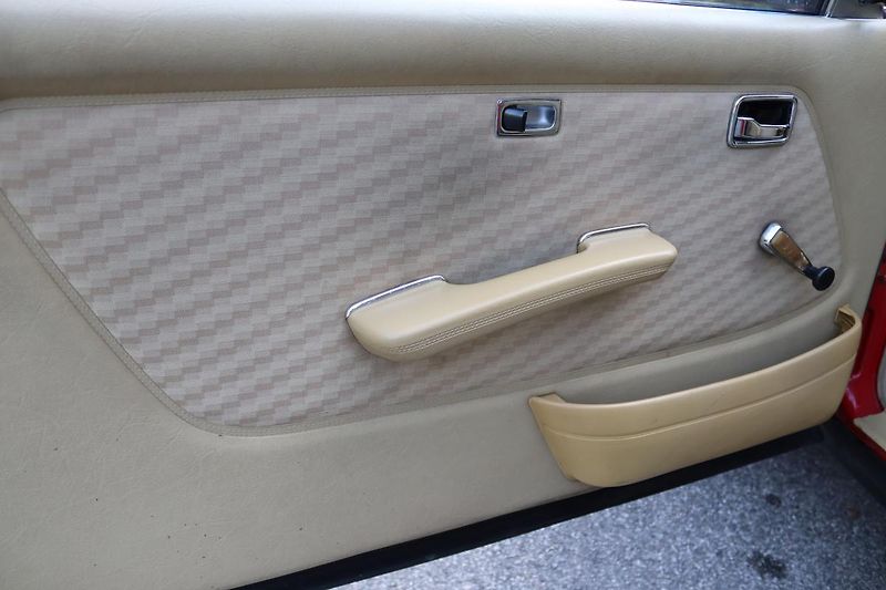 Mercedes-Benz 123 230CE KUPÉ AUTOMAT 100kW - fotka 19 z 48
