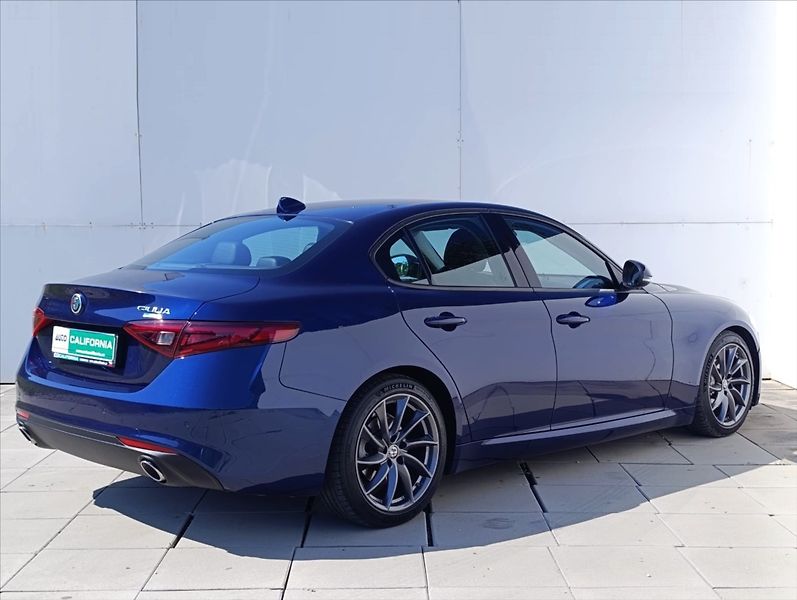 Alfa Romeo Giulia 2,2 JTD Automat Navi ,Tempomat - fotka 6 z 33