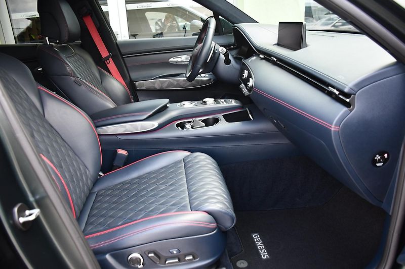 Genesis GV70 2.2 AWD SPORT LINE 1M - fotka 16 z 48