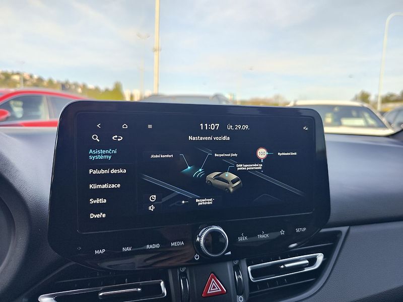 Hyundai i30 1.5 T-GDI/103kW N-Line DCT - fotka 17 z 36