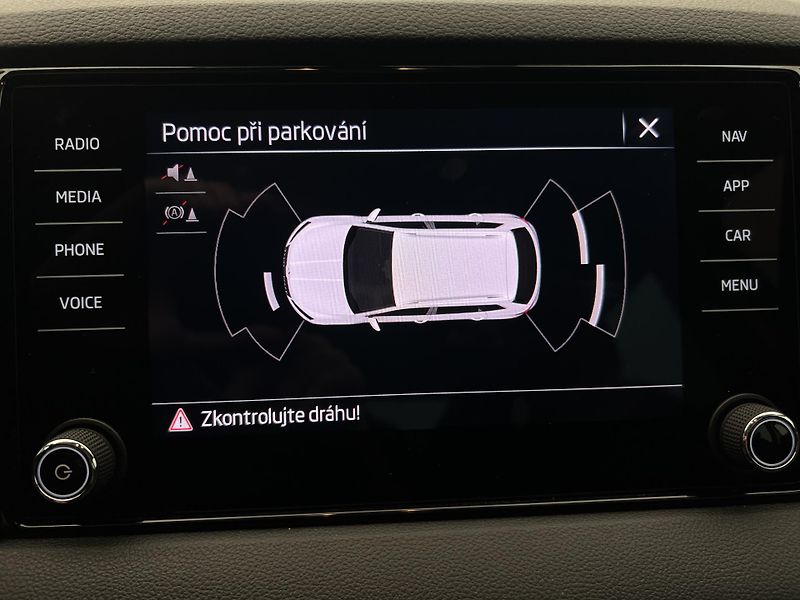 Škoda Karoq 1.5 TSI DRIVE AUT CZ - fotka 33 z 40