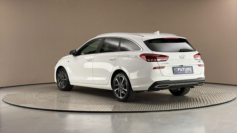 Hyundai i30 1.6 CRDI Style Kombi - fotka 2 z 28