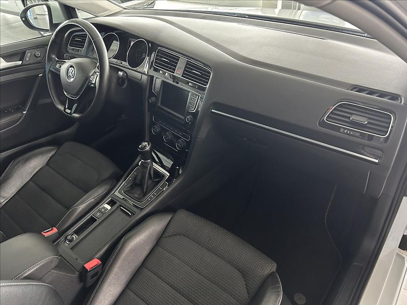 Volkswagen Golf 1,4   TSI 92kW,HIGHLINE,SERVIS - fotka 9 z 30