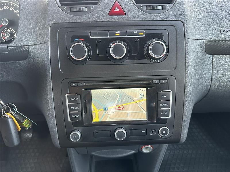 Volkswagen Caddy 2,0 MAXI TDI 4x4 TAŽNÉ - fotka 14 z 18