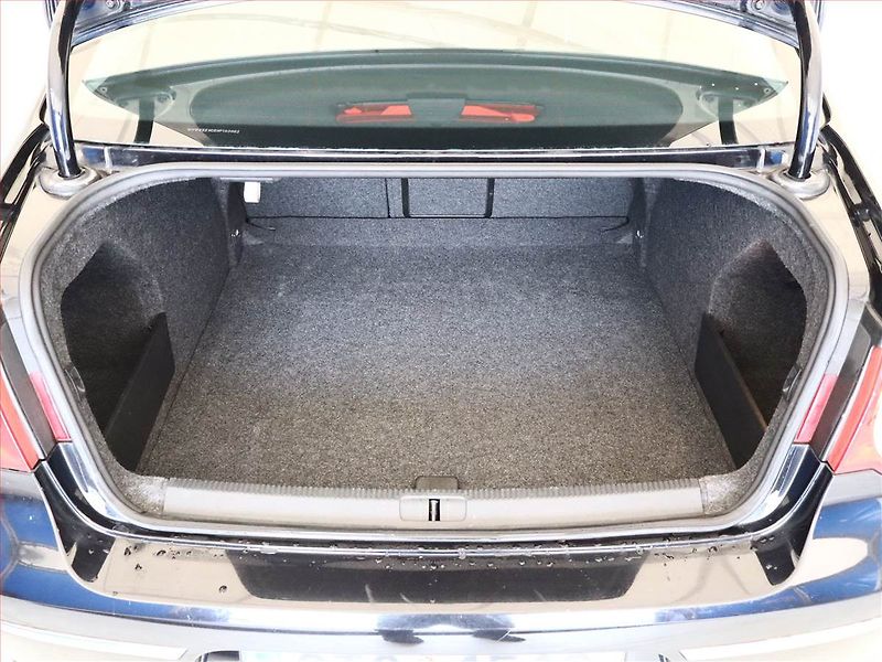 Volkswagen Passat (2008) Comfortline 2.0 TDI - fotka 12 z 14