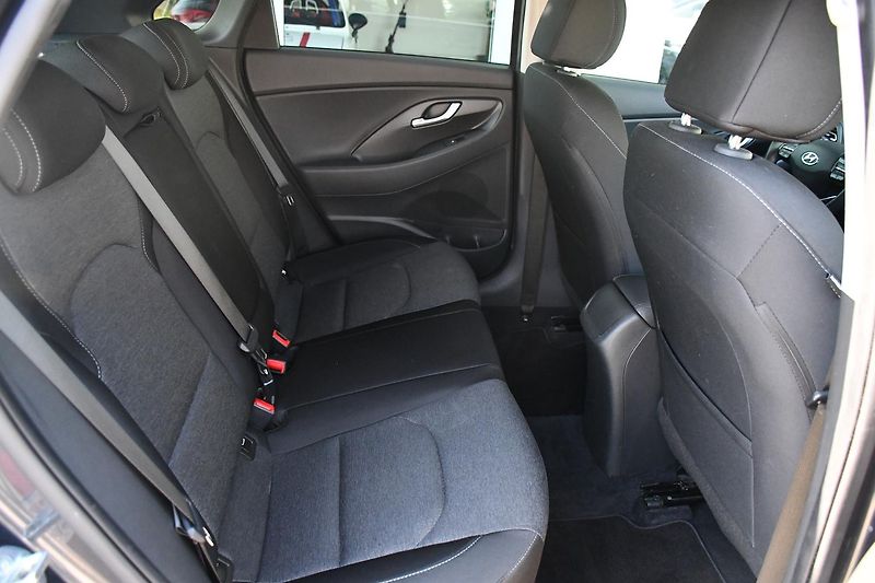 Hyundai i30 1,0T-GDi FAMILY SMART DCT ČR  - fotka 16 z 48
