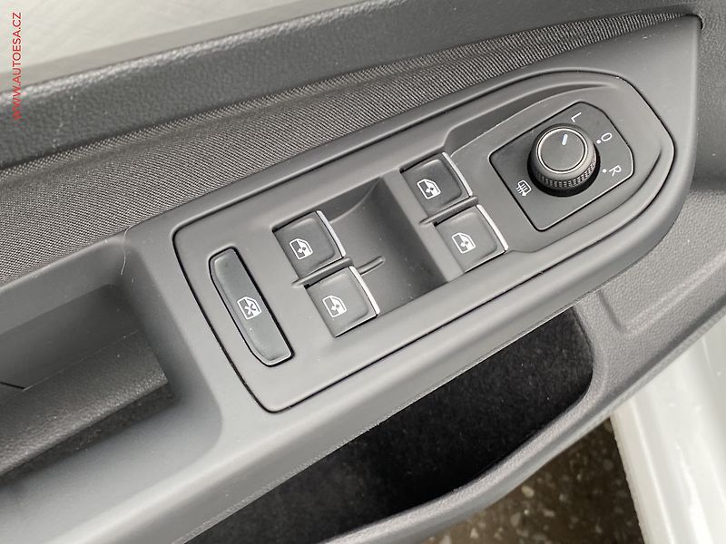 Volkswagen Golf (2022) 2.0 TDi, 2.maj,ČR, Life, LED - fotka 11 z 17