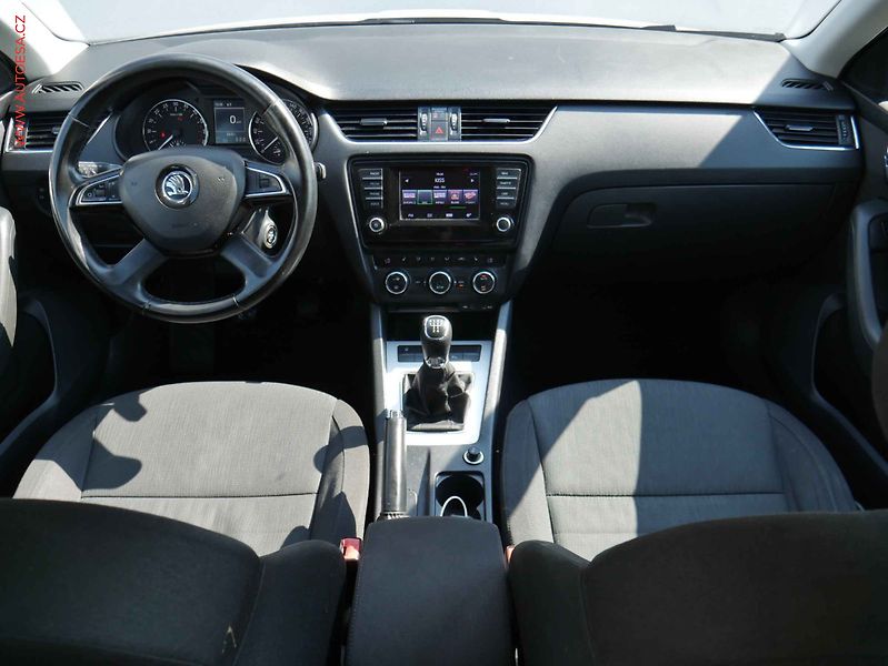 Škoda Octavia (2015) 1.6 TDI, ČR, AC, výhřev sed. - fotka 8 z 16