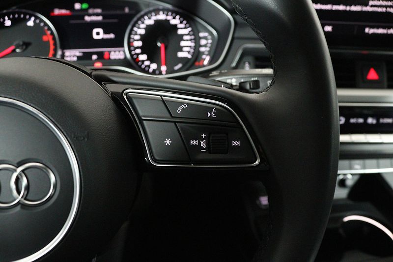 Audi A4 Avant Sline 35 TDI Stronic - fotka 16 z 24