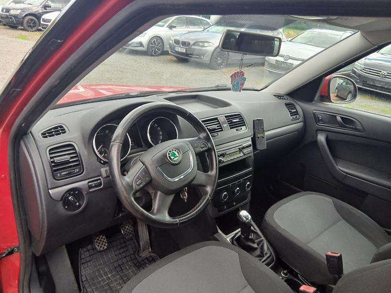 Škoda Yeti TSI, 4x4, nová STK - fotka 20 z 35